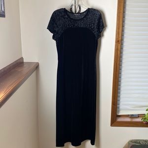 Long Black Velvet Dress, Cap Sleeves, Soft Lace bodice. Size 13/14. Flawless.